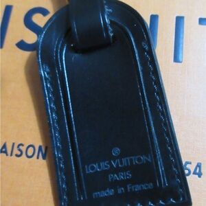 🎬🖤✔️Louis Vuitton Black Leather Tag